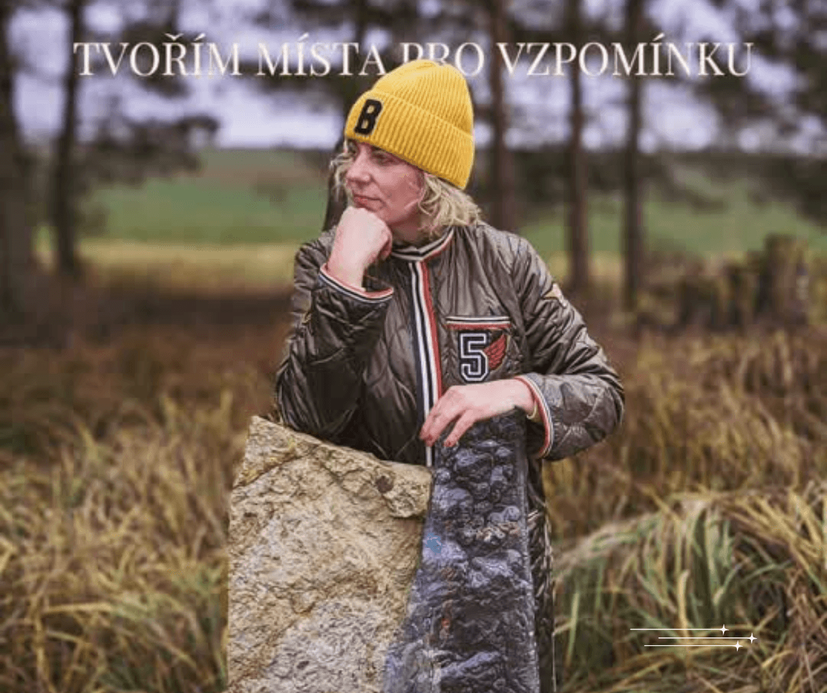 Skleněná pietní deska — jemná textury a teplé světlo, ruční výroba